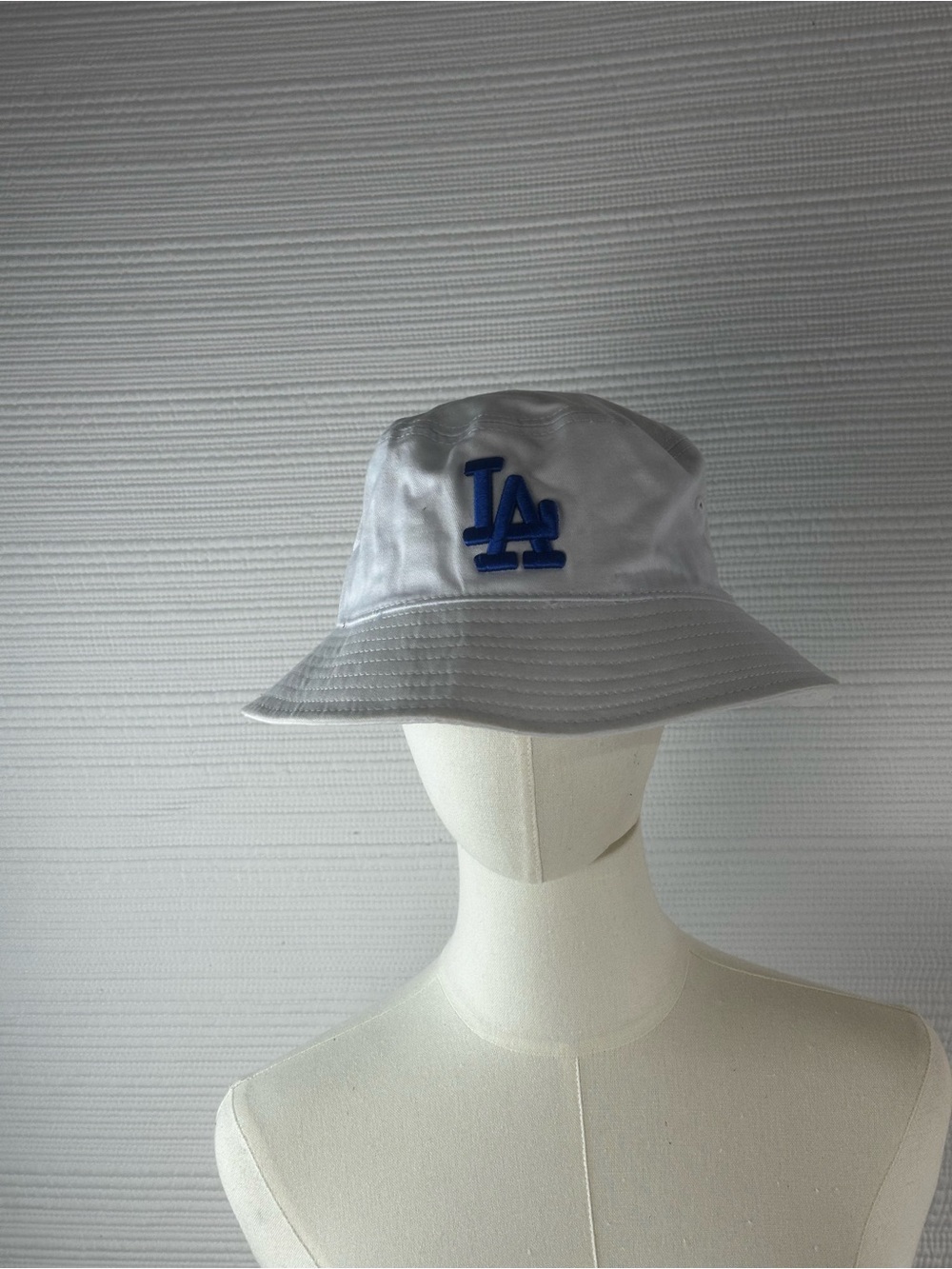 Minimal White La Bucket Hat Clean Streetwear 100% Cotton Blue Embroidered Logo